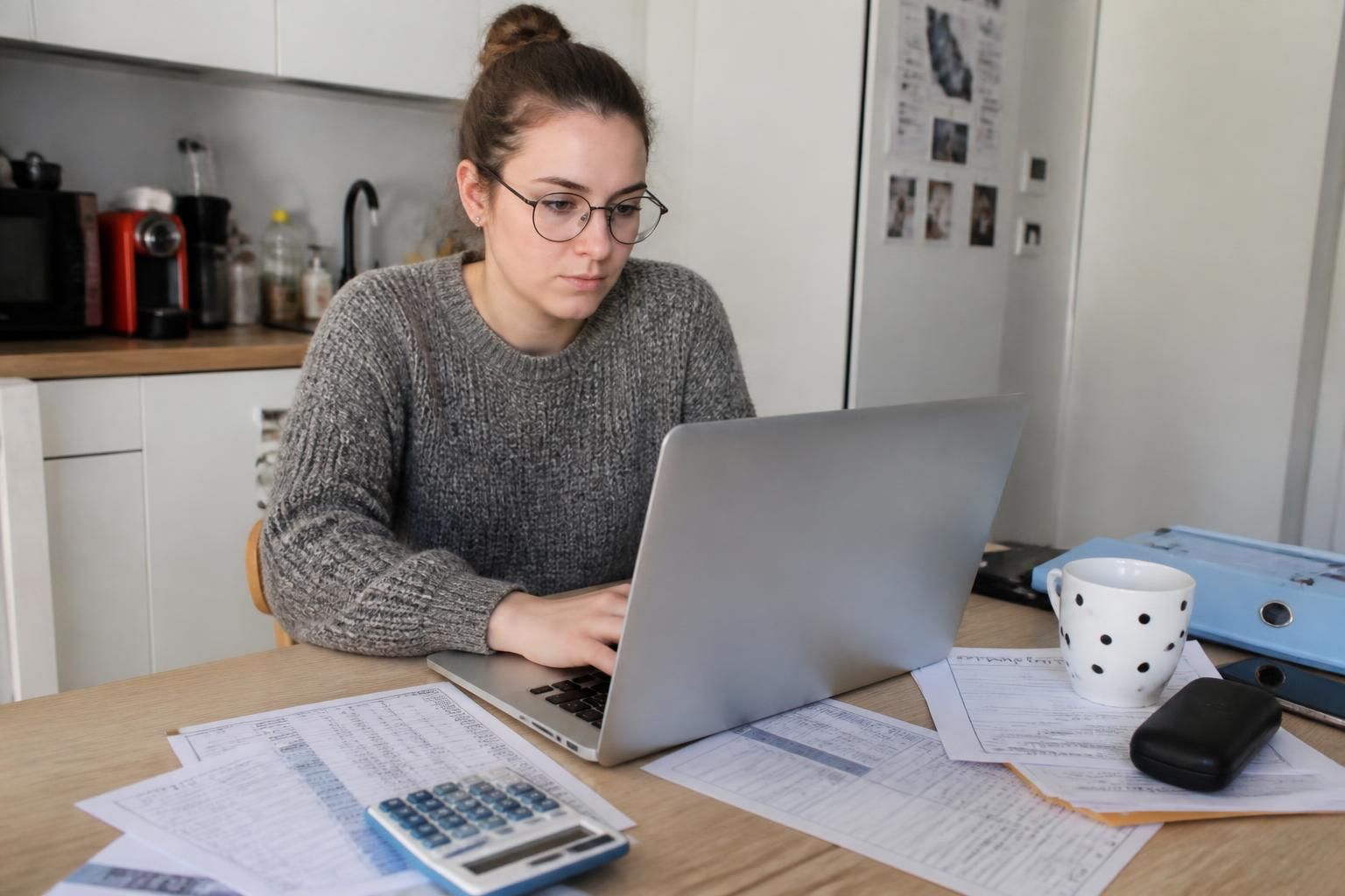 découvrez le plafond de revenus à ne pas dépasser pour bénéficier de la prime d'activité et optimisez vos droits aux aides sociales.